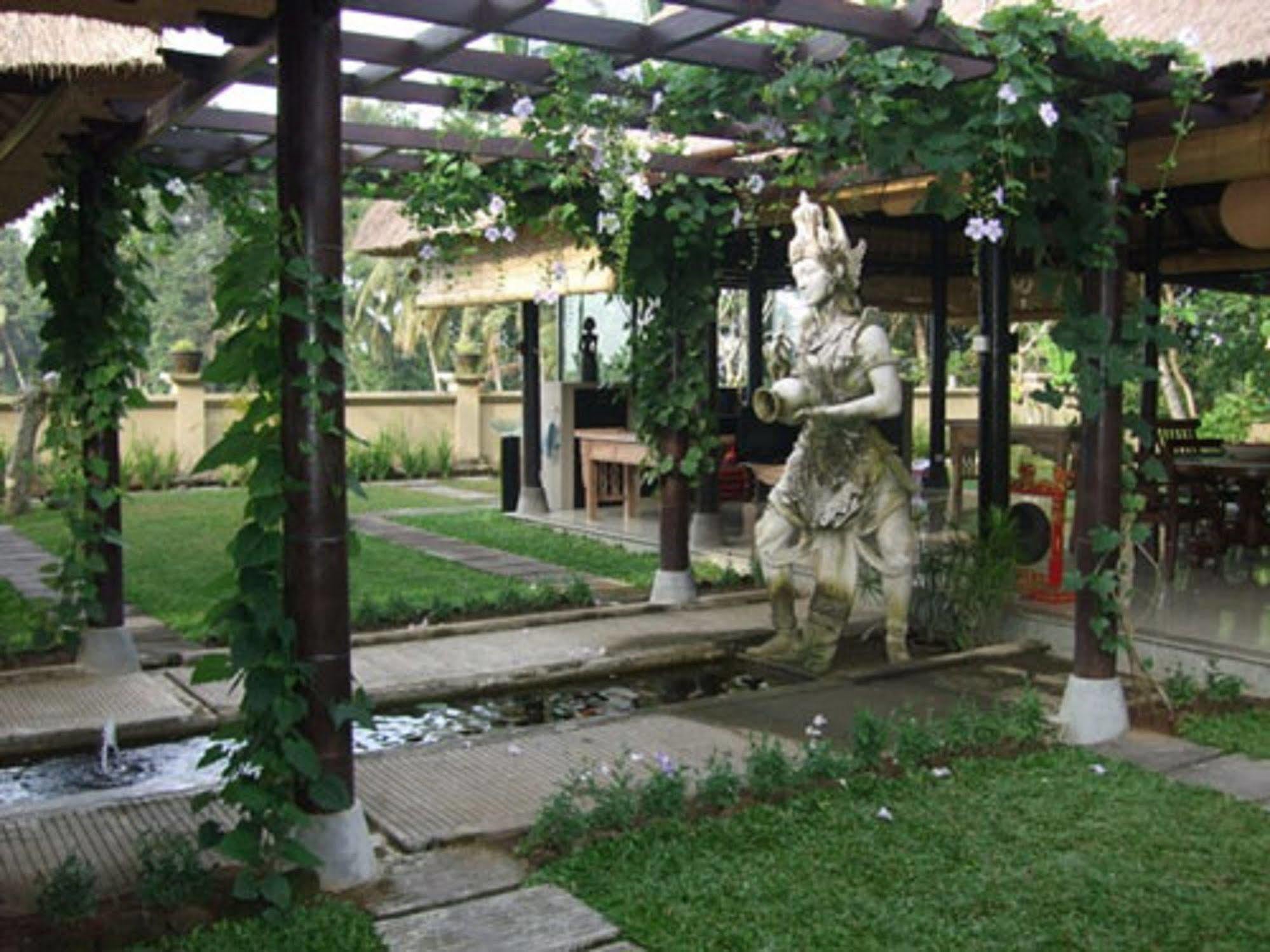 Hotel Puri Lotus Ubud Exteriér fotografie